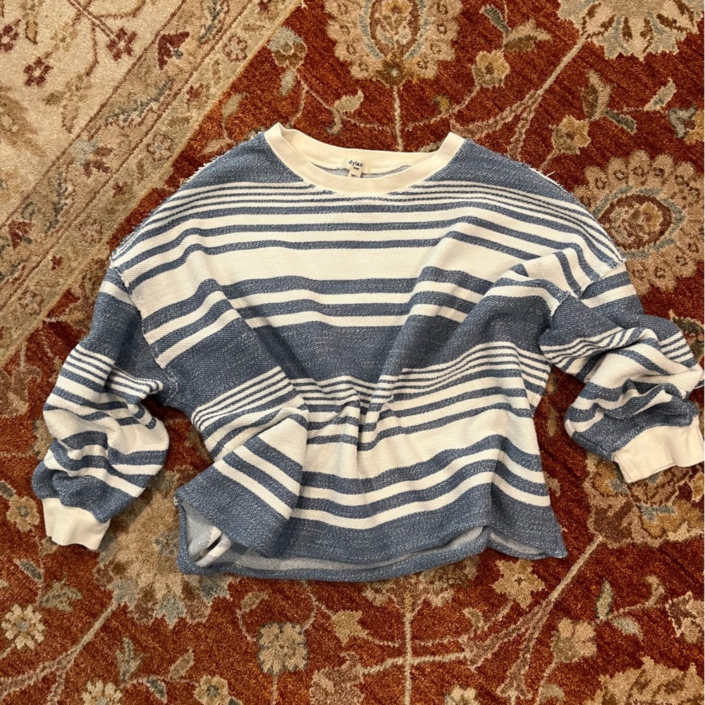 Dylan raw edge sweatshirt size Large